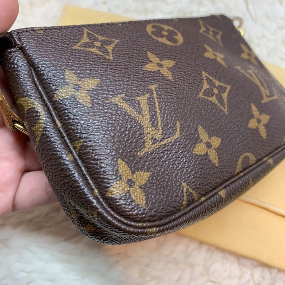 Louis Vuitton Monogram Mini Pochette - Picture 3 of 8